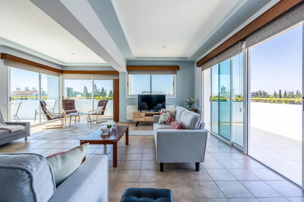 Melograno 3-Br Apt W/ Terrace In Larnaca