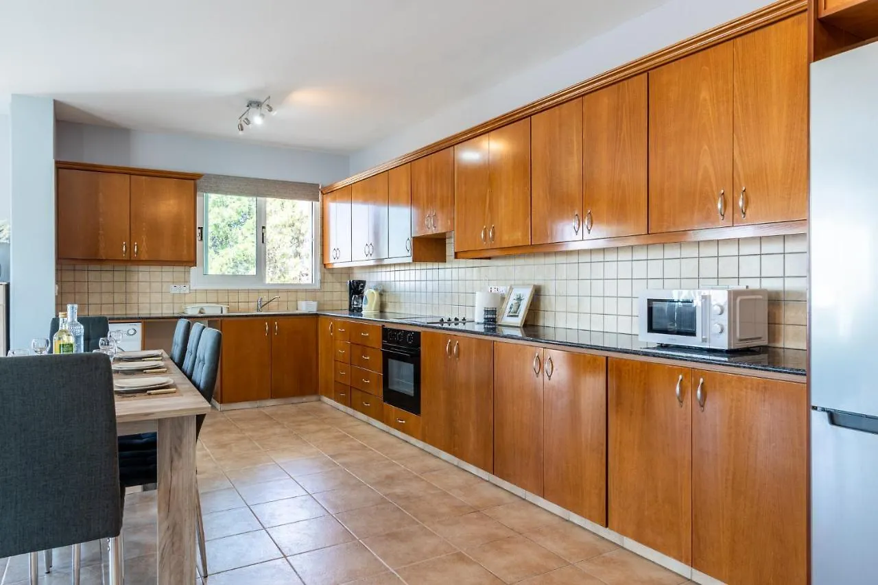 Melograno 3-Br Apt W/ Terrace In Larnaca Apartment